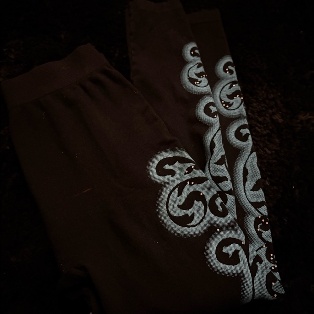 ♱ no brand 

♱ size small 

♱beautiful teal floral design w rhinestones